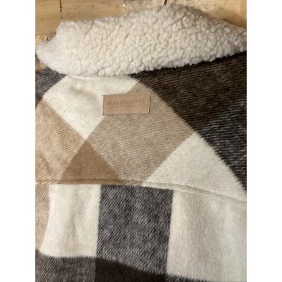 Modern Supply By Sanctuary Reversible Sherpa Plaid Vest Tan Size Large - Picture 4 of 5